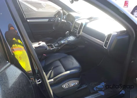 2013 Porsche Cayenne Gts z USA, uszkodzony, nr VIN WP1AD2A22DLA73863